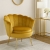 Miodowy fotel MUSZELKA w eleganckiej aranżacji wnętrza