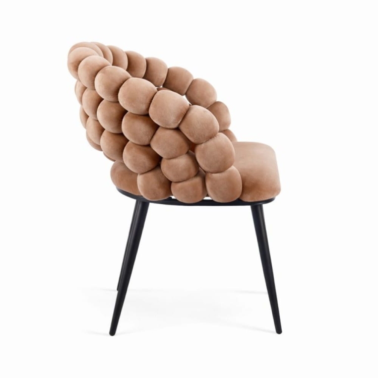 Krzesło tapicerowane Bubble, velvet cappuccino, kulkowe oparcie, czarne metalowe nogi - widok boku
