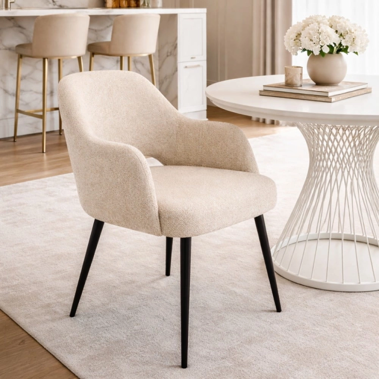 Krzesło tapicerowane z podłokietnikami Kira do jadalni aranżacja