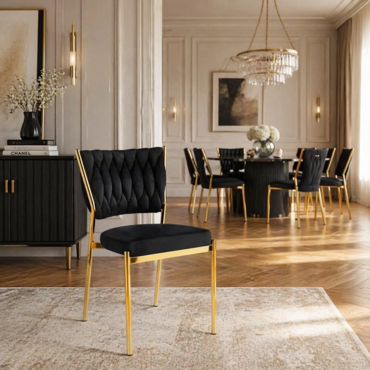 Rosse Chic - czarne krzesło velvet na złotych nogach w aranżacji modern classic