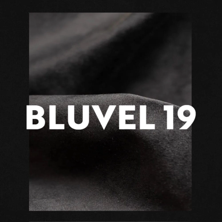 Próbka aksamitnej tkaniny Bluvel 19 - kolor czarny.jpg