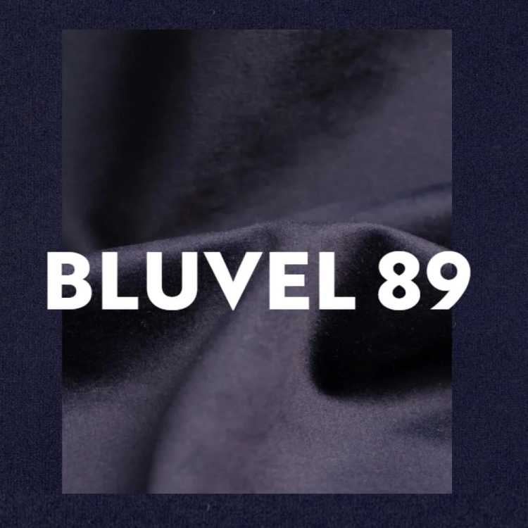 Próbka aksamitnej tkaniny Bluvel 89 - kolor nocny granat.jpg