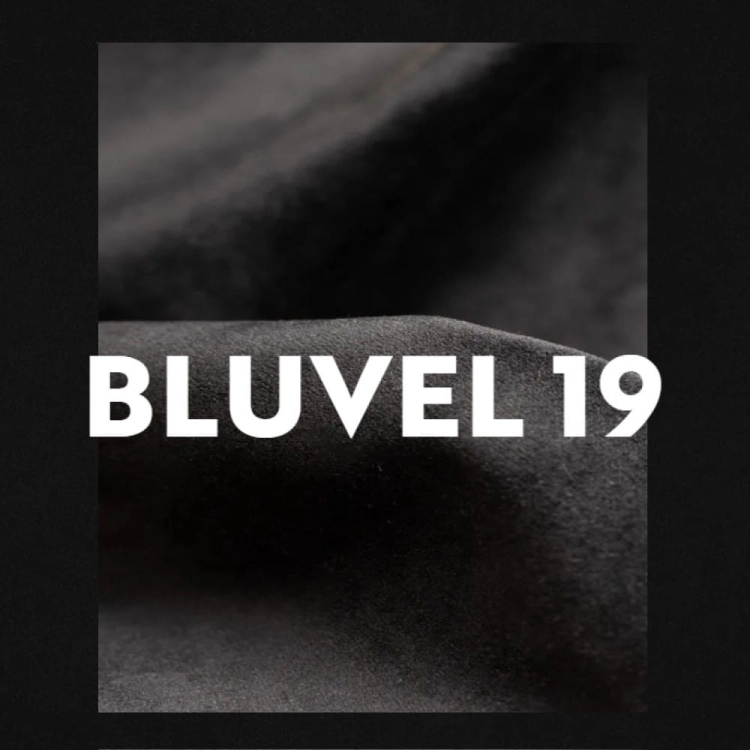 Próbka aksamitnej tkaniny Bluvel 19 - kolor czarny.jpg