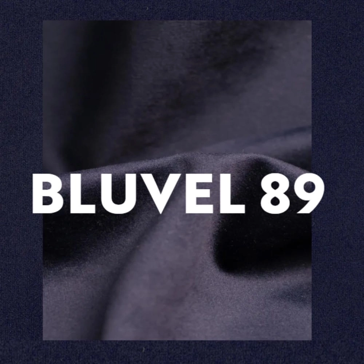 Próbka aksamitnej tkaniny Bluvel 89 - kolor nocny granat.jpg