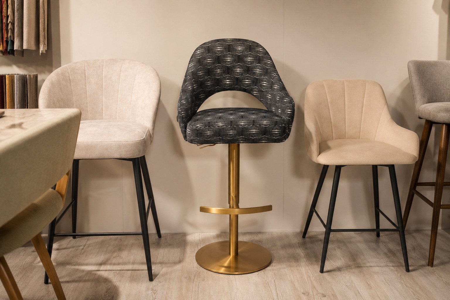 Showroom nowe-meble.pl - hokery tapicerowane i strefa doboru mebli